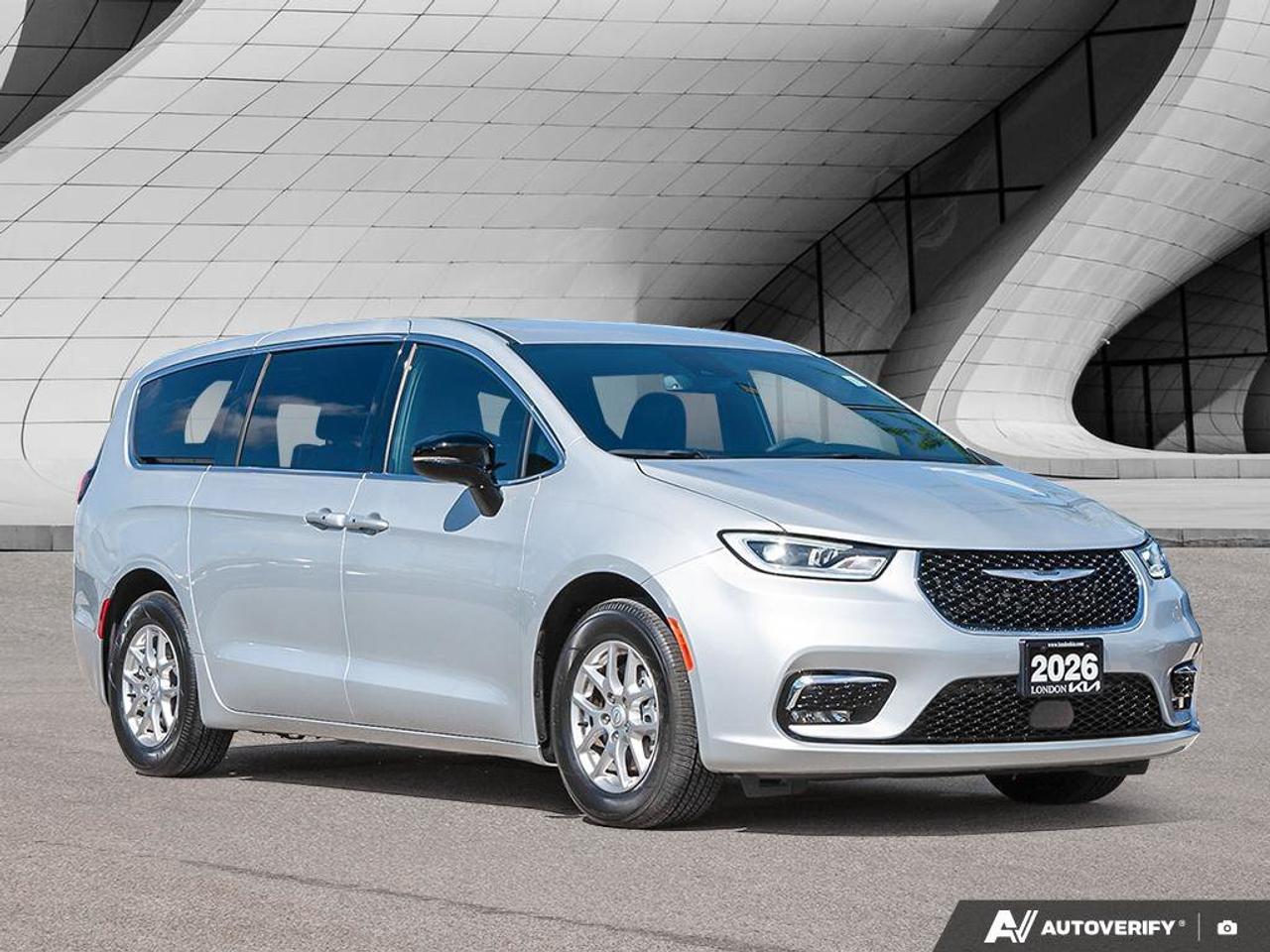 2026 Chrysler Pacifica Select Photo