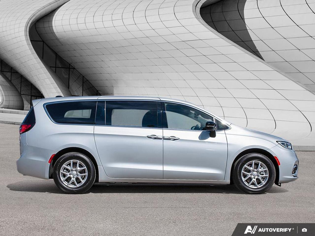2026 Chrysler Pacifica Select Photo