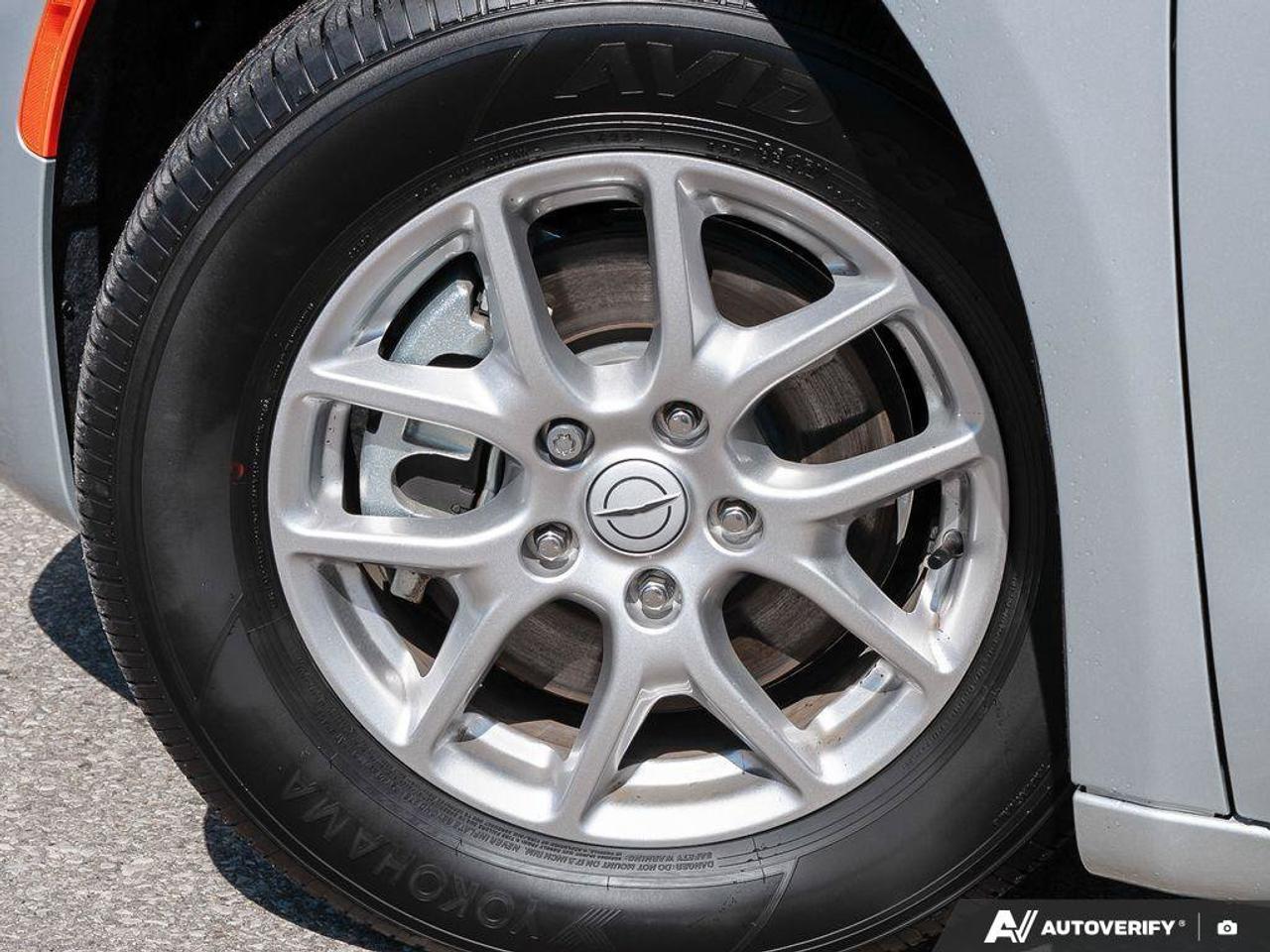 2026 Chrysler Pacifica Select Photo