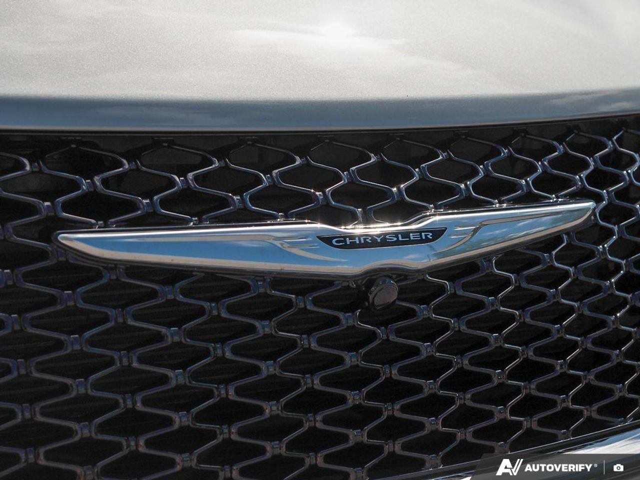 2026 Chrysler Pacifica Select Photo