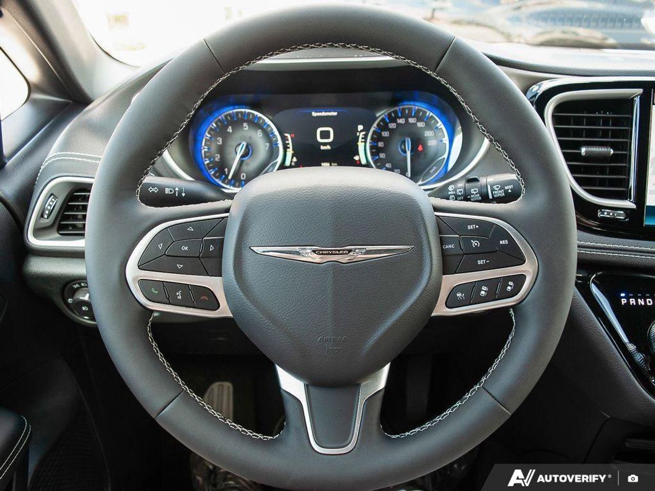 2026 Chrysler Pacifica Select Photo