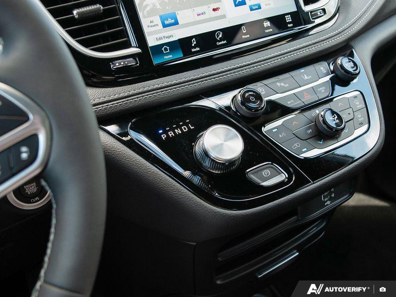 2026 Chrysler Pacifica Select Photo