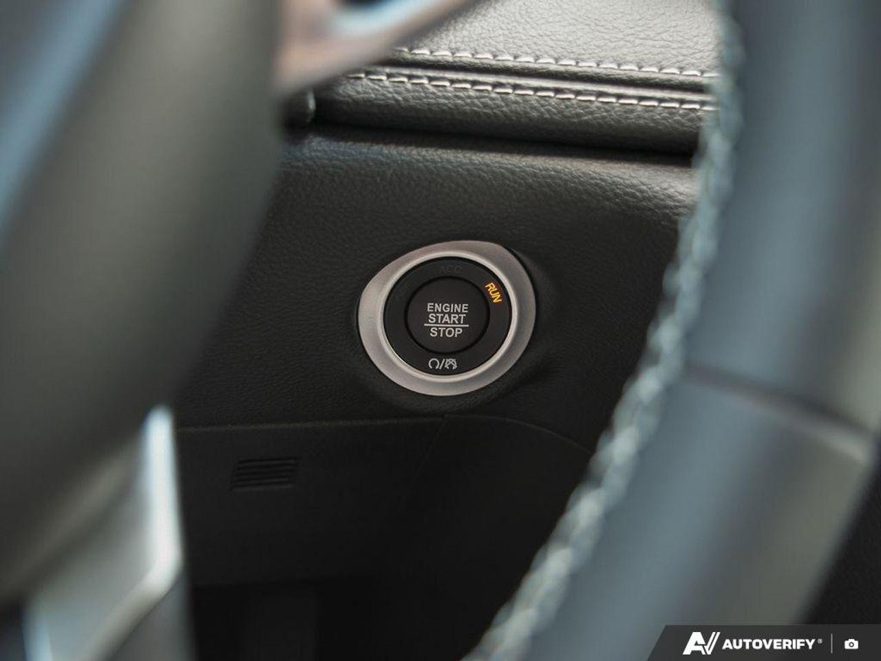 2026 Chrysler Pacifica Select Photo