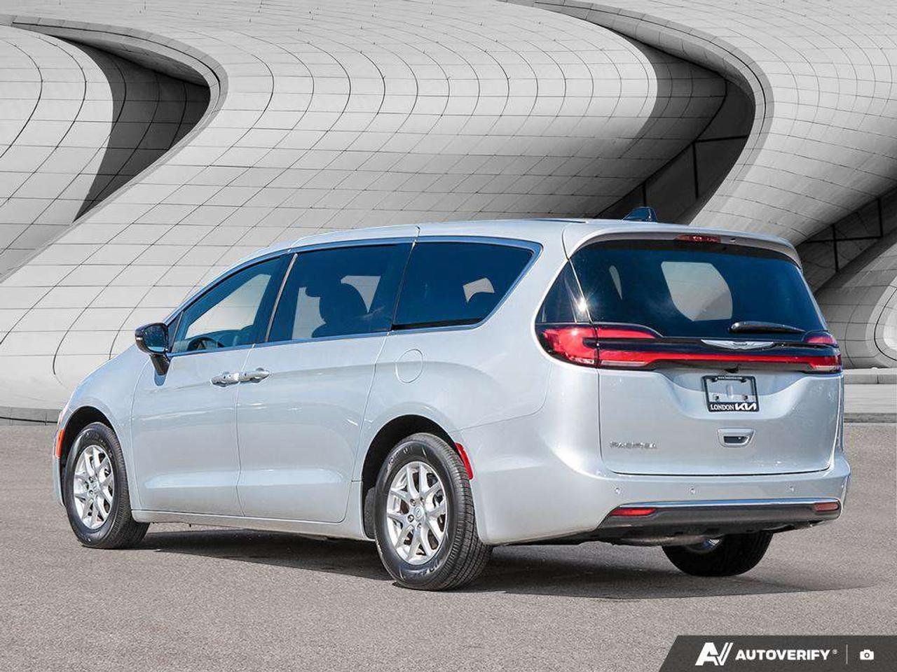 2026 Chrysler Pacifica Select   Leather   Push Button   Power Doors & Tailgate   Heated seats Photo