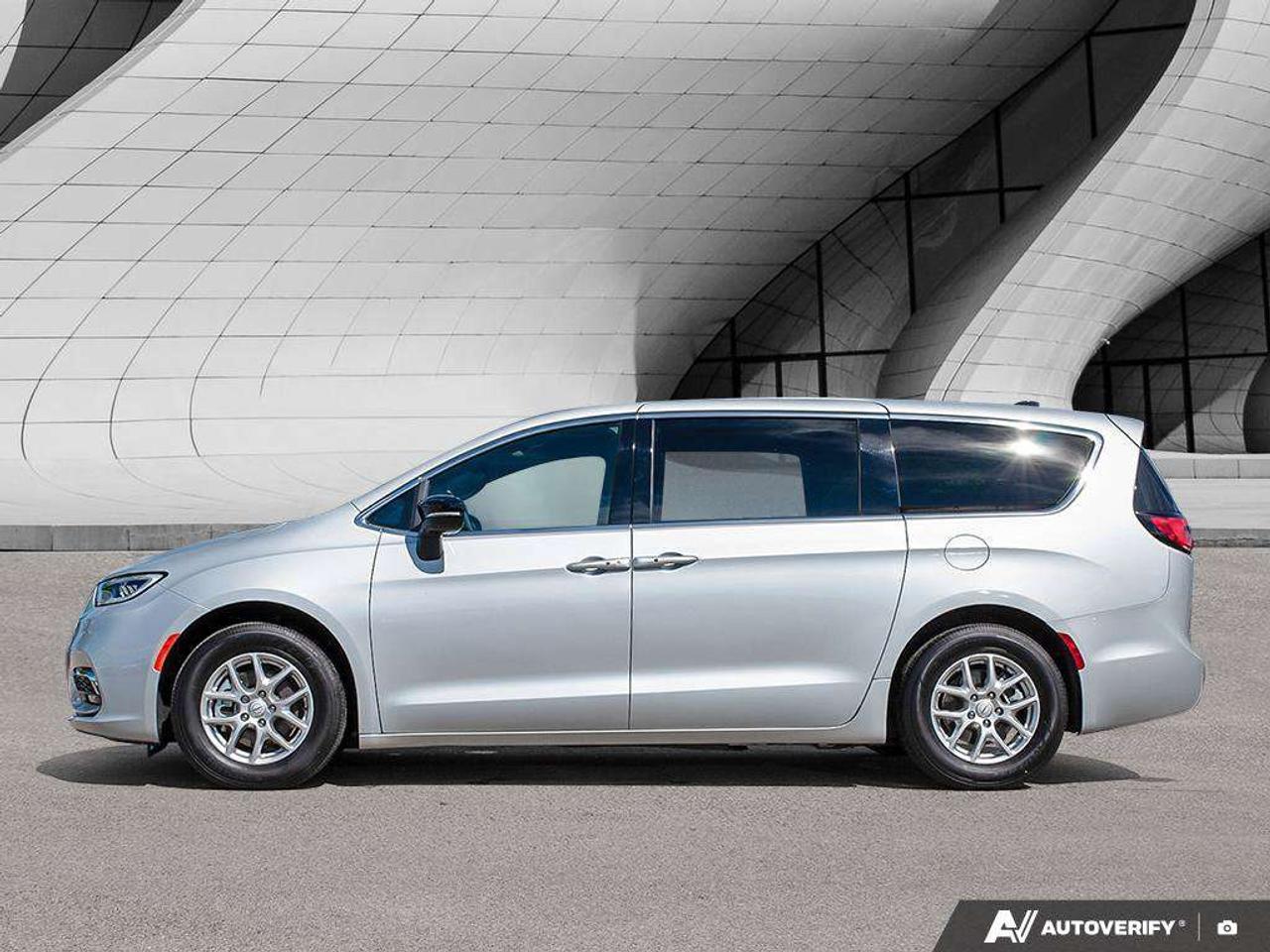 2026 Chrysler Pacifica Select   Leather   Push Button   Power Doors & Tailgate   Heated seats Photo5