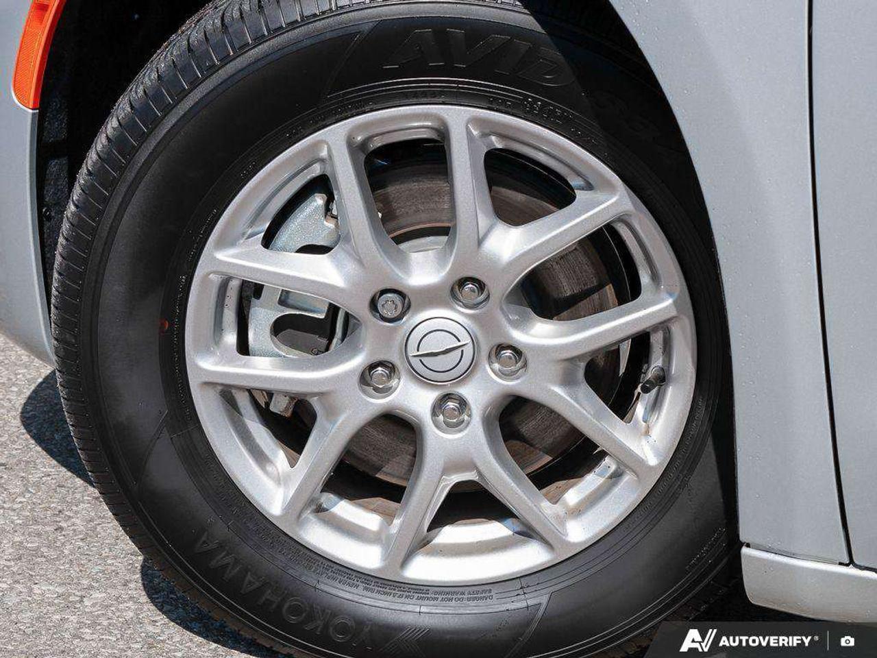 2026 Chrysler Pacifica Select   Leather   Push Button   Power Doors & Tailgate   Heated seats Photo