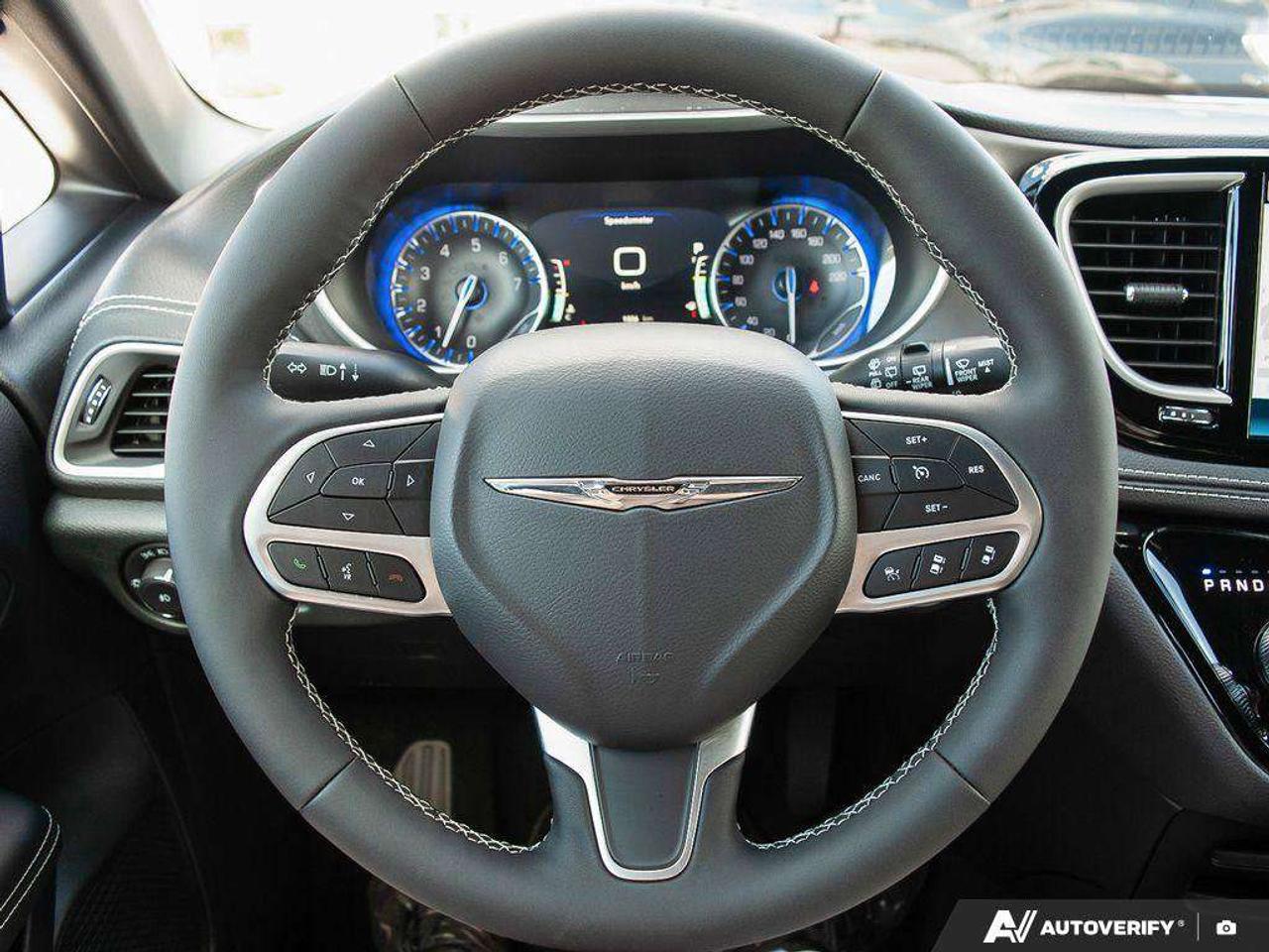 2026 Chrysler Pacifica Select   Leather   Push Button   Power Doors & Tailgate   Heated seats Photo