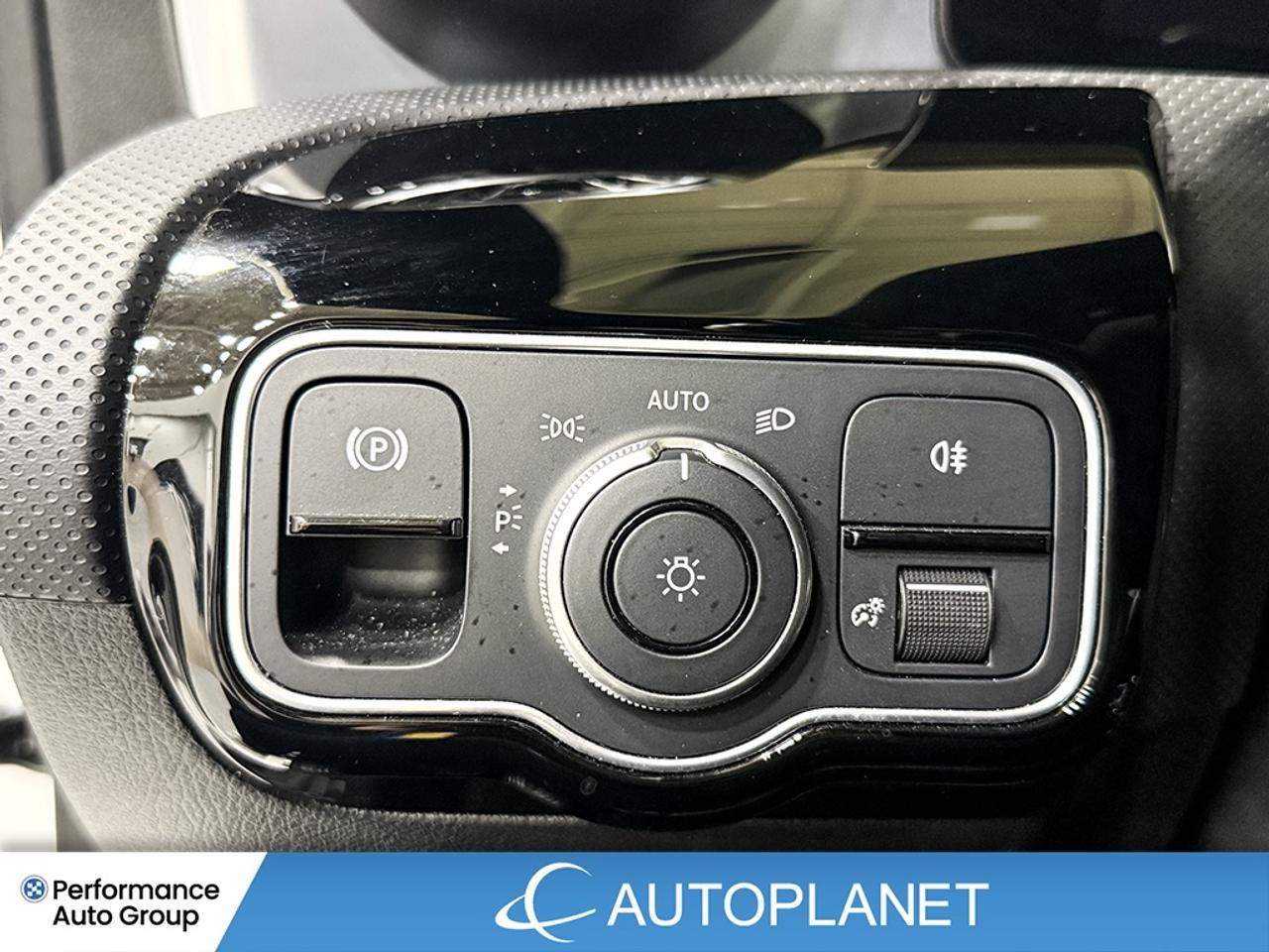 2024 Mercedes-Benz CLA 4MATIC, Pano Roof, Back Up Cam, Apple CarPlay! Photo