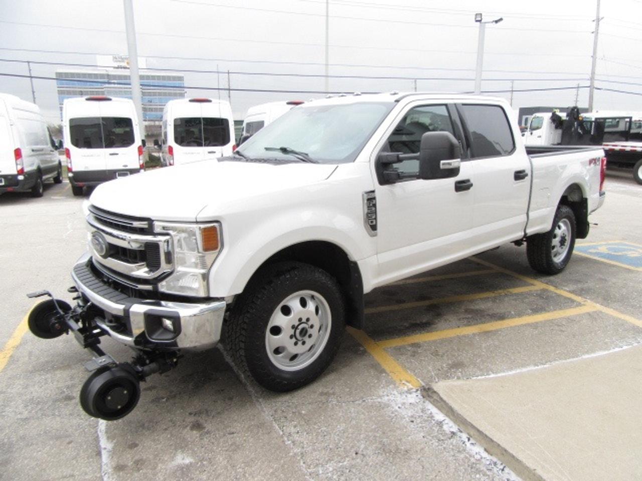 2024 Ford F-350 GAS CREW CAB 4X4 XLT 6.8FT BOX NEW HI-RAIL PACKAGE Photo4