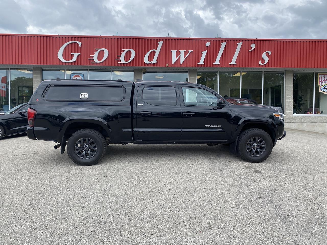 2022 Toyota Tacoma SR5, CLEAN CARFAX, 6' BOX, HEATED SEATS! Photo0