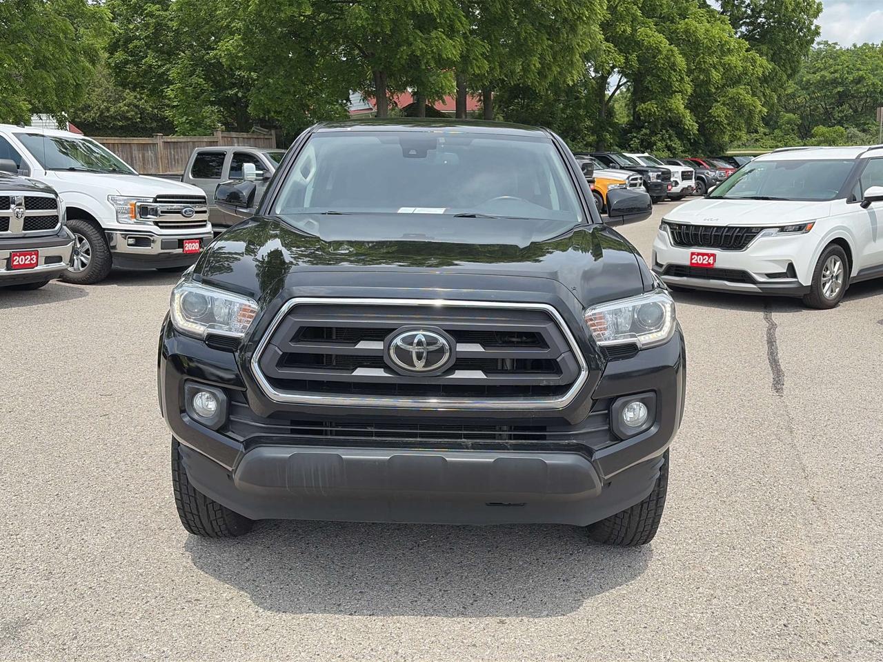 2022 Toyota Tacoma SR5, CLEAN CARFAX, 6' BOX, HEATED SEATS! Photo