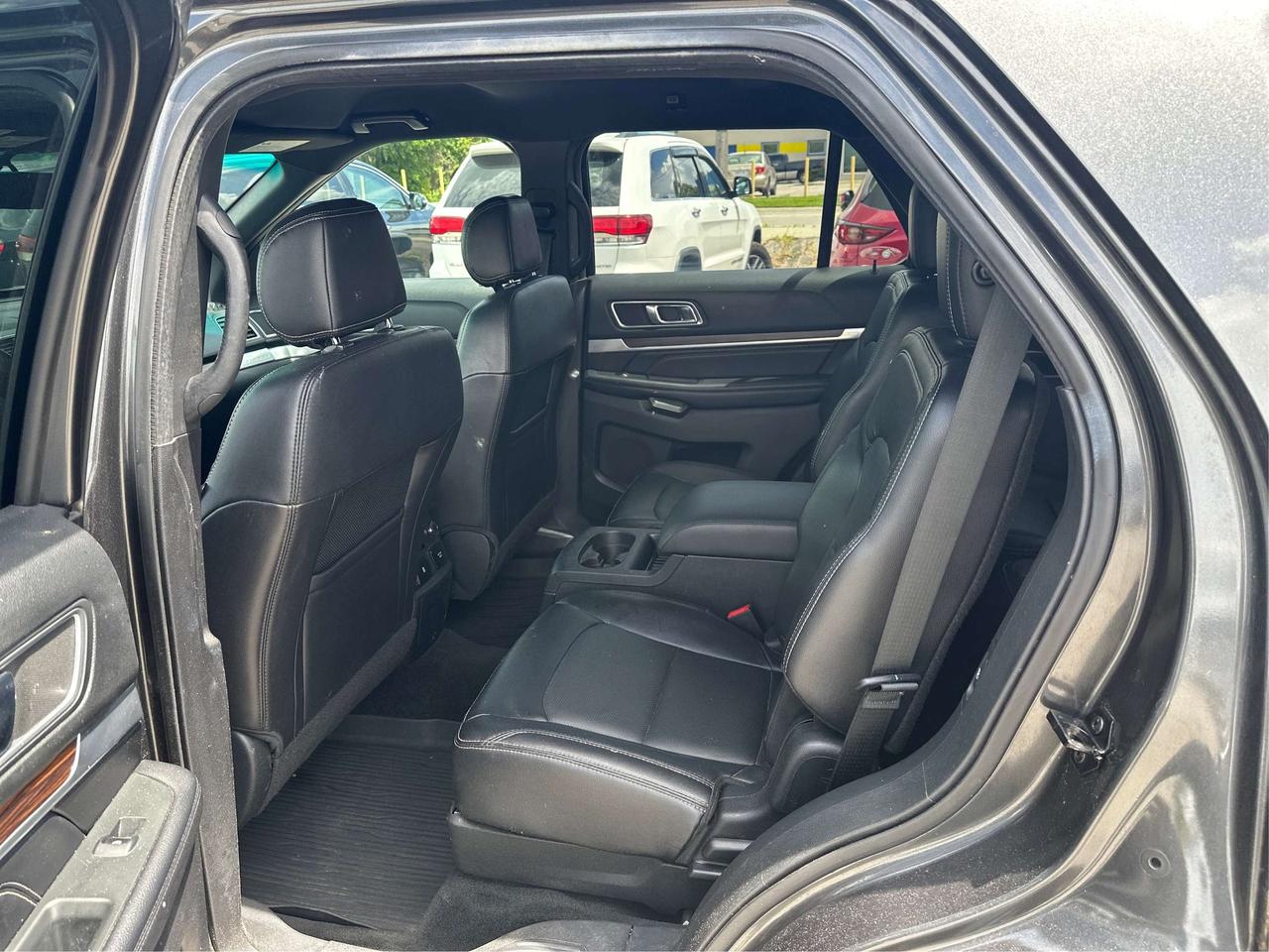 2017 Ford Explorer NAV LEATHER HEATED SEATS! WE FINANCE ALL CREDIT! Photo