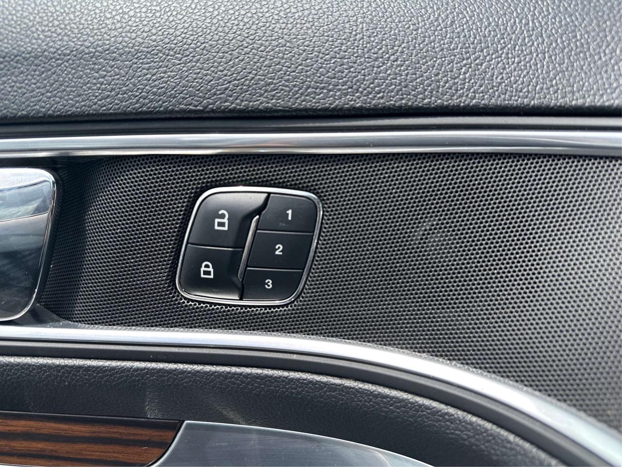2017 Ford Explorer NAV LEATHER HEATED SEATS! WE FINANCE ALL CREDIT! Photo