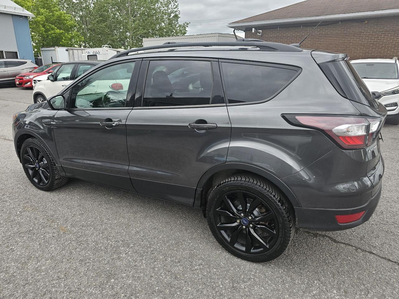 2018 Ford Escape SE 4WD, BACKUP CAMERA, BLUETOOTH, 90KM Photo