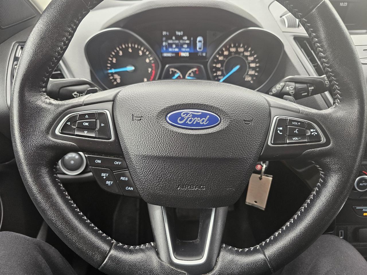 2018 Ford Escape SE 4WD, BACKUP CAMERA, BLUETOOTH, 90KM Photo