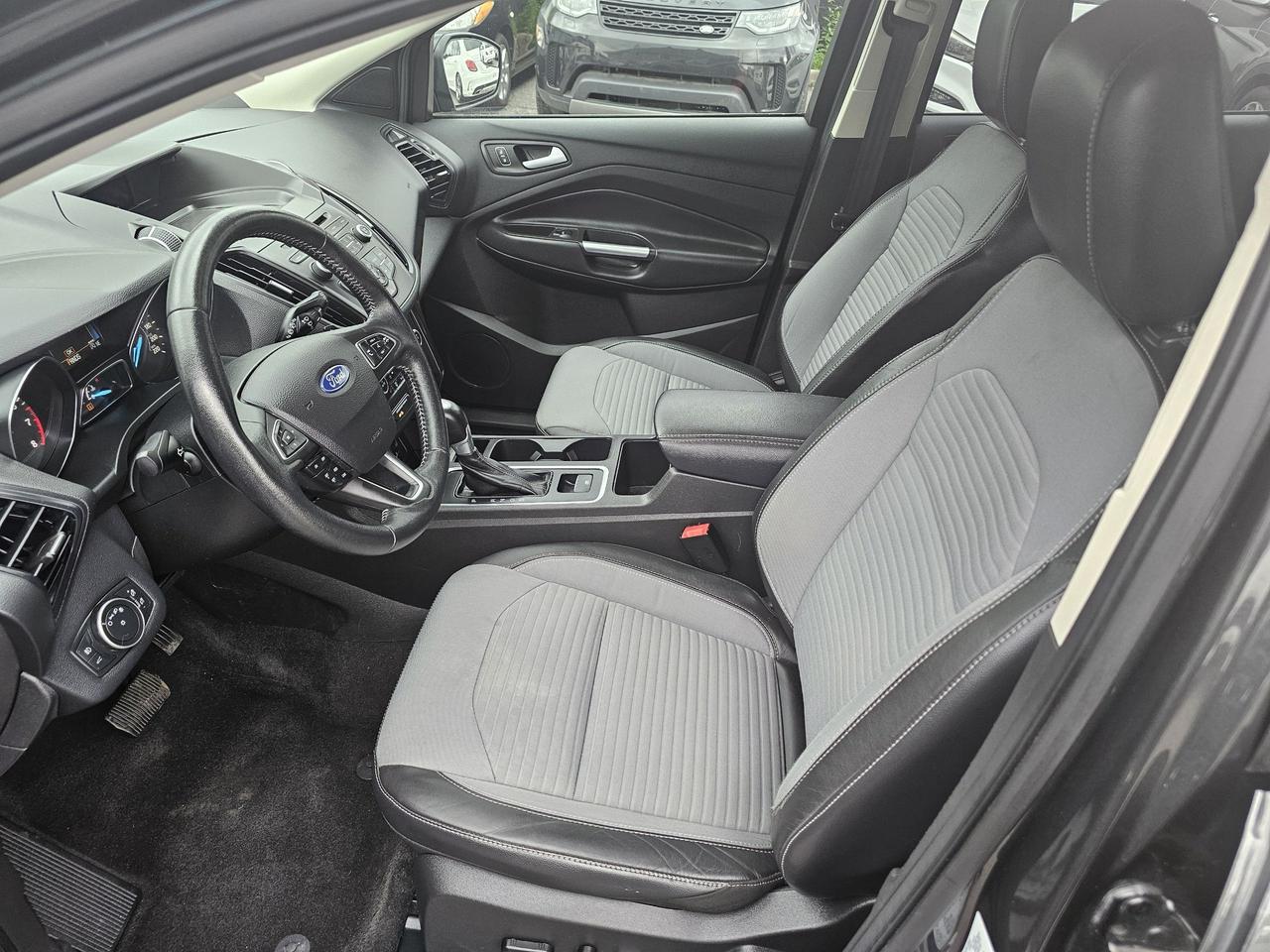 2018 Ford Escape SE 4WD, BACKUP CAMERA, BLUETOOTH, 90KM Photo