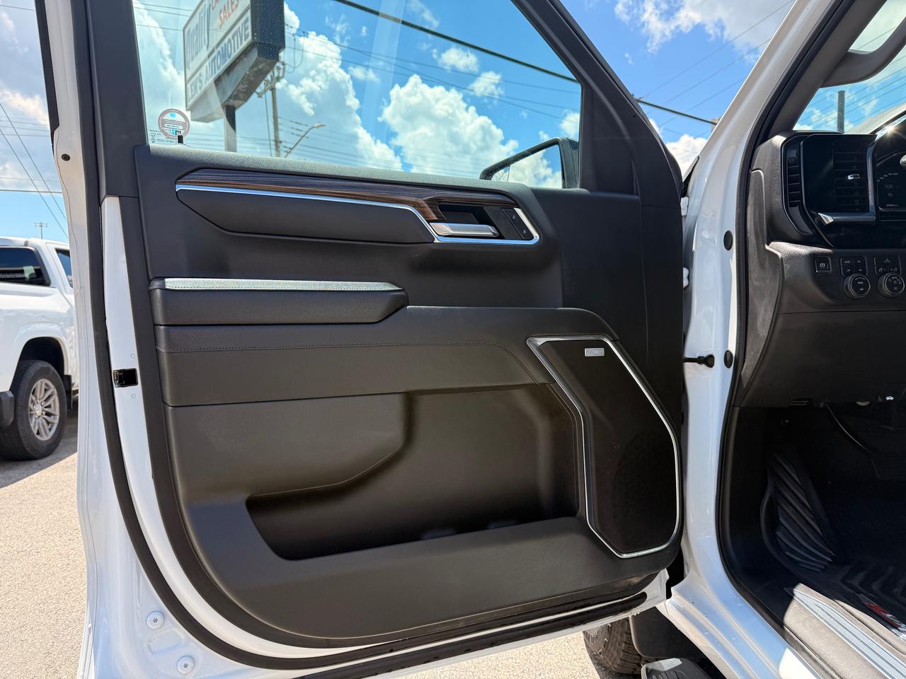 2024 Chevrolet Silverado 1500 RST Photo