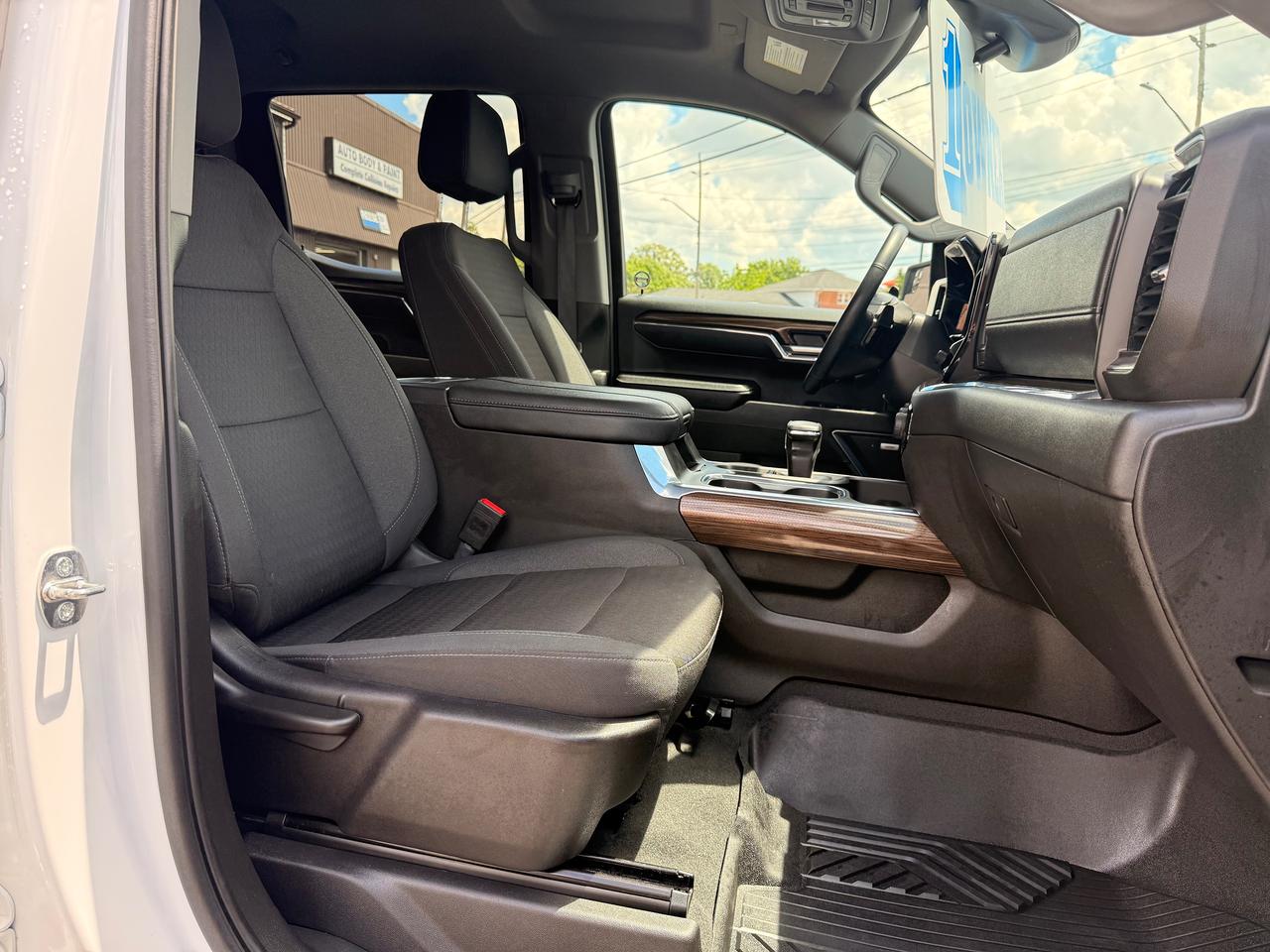 2024 Chevrolet Silverado 1500 RST Photo