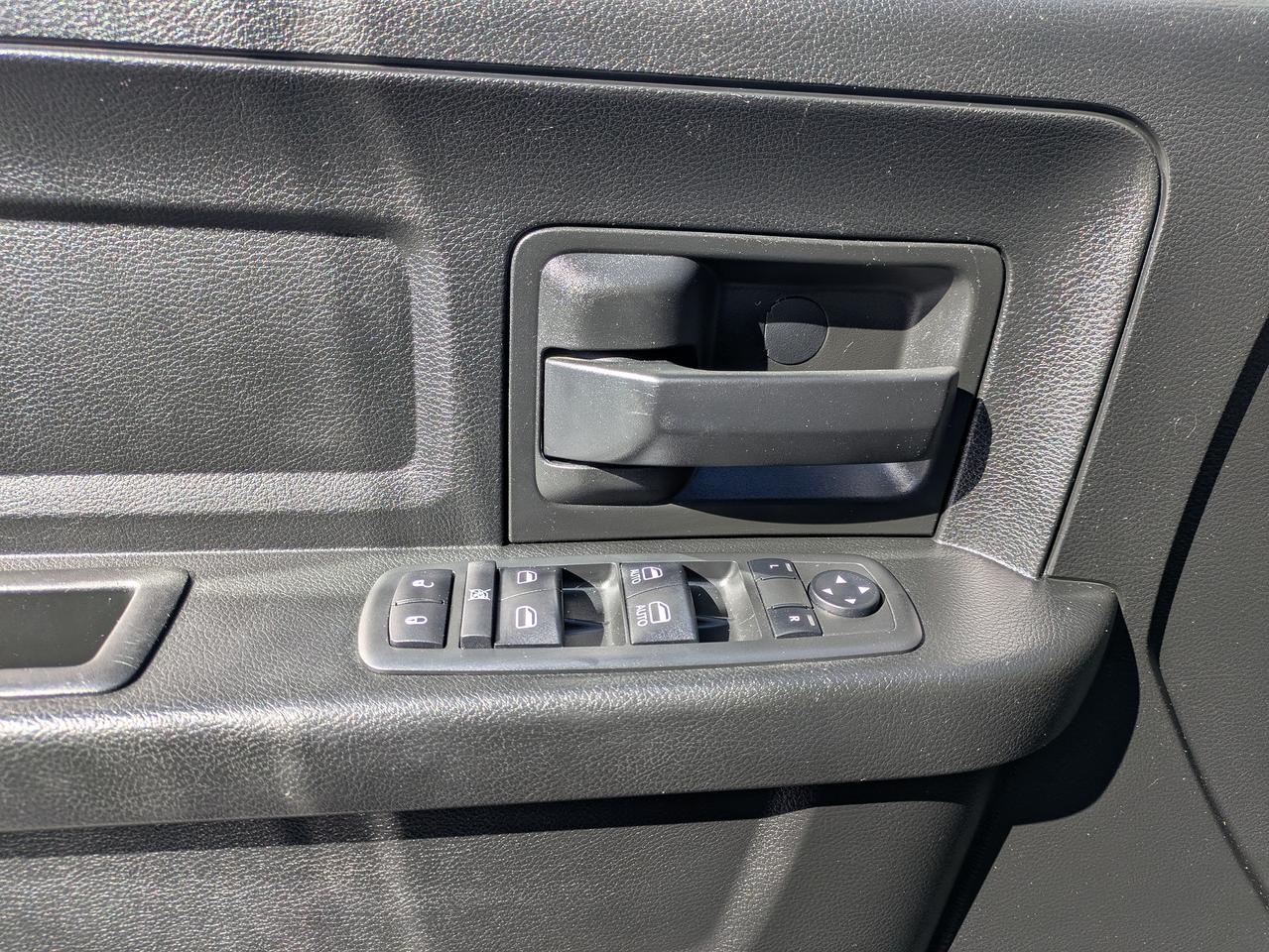 2019 RAM 1500 Classic EXPRESS 4X4 CREW CAB 5'7" BOX Photo