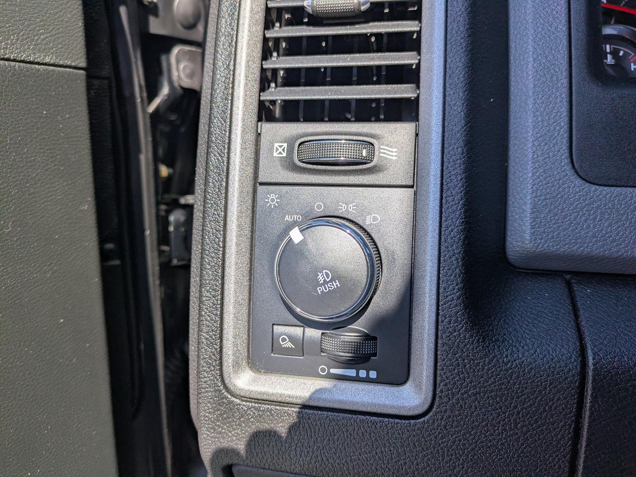2019 RAM 1500 Classic EXPRESS 4X4 CREW CAB 5'7" BOX Photo