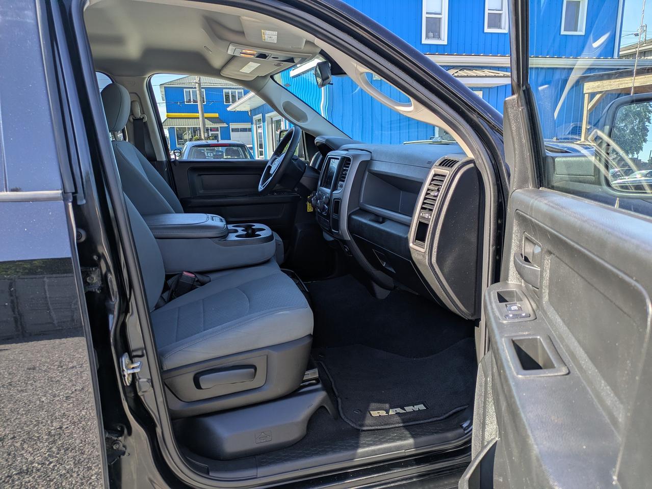 2019 RAM 1500 Classic EXPRESS 4X4 CREW CAB 5'7" BOX Photo