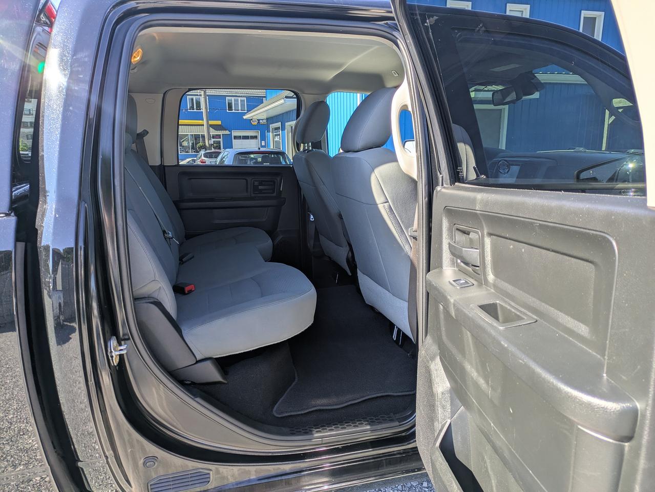 2019 RAM 1500 Classic EXPRESS 4X4 CREW CAB 5'7" BOX Photo