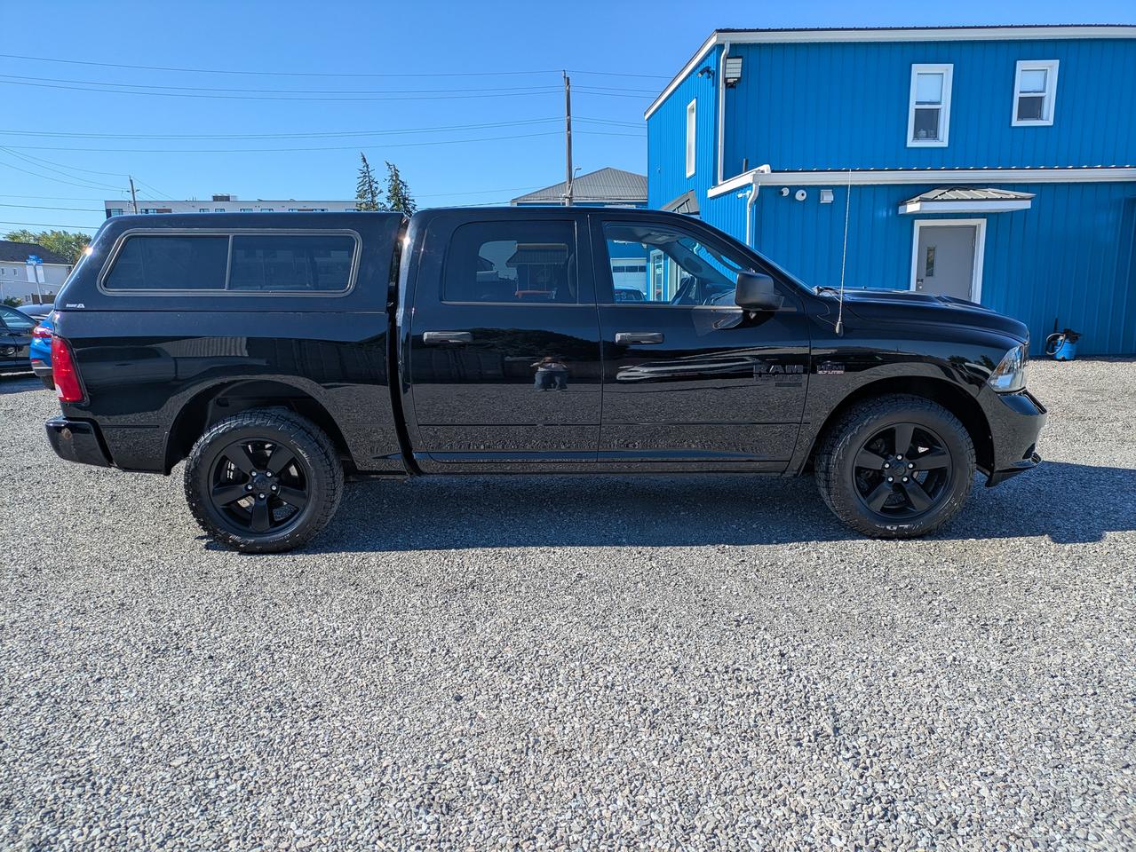 2019 RAM 1500 Classic EXPRESS 4X4 CREW CAB 5'7" BOX Photo4