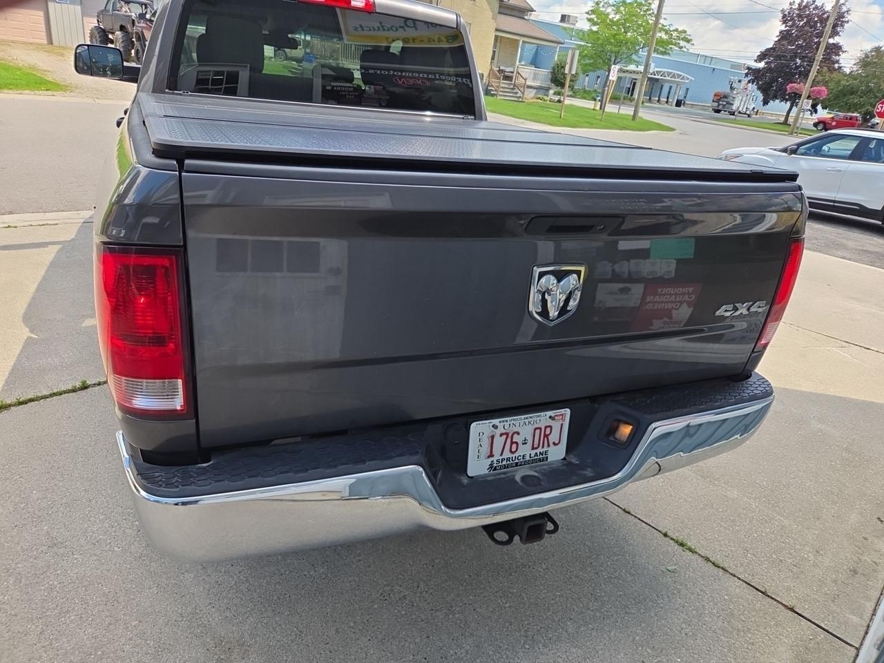 2014 RAM 1500 SXT Photo3