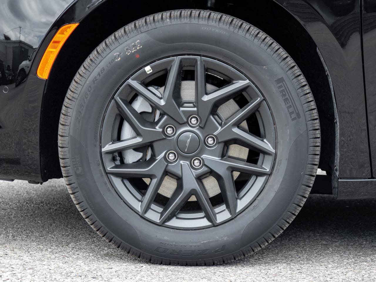 2027 Chrysler Pacifica Select AWD Photo3
