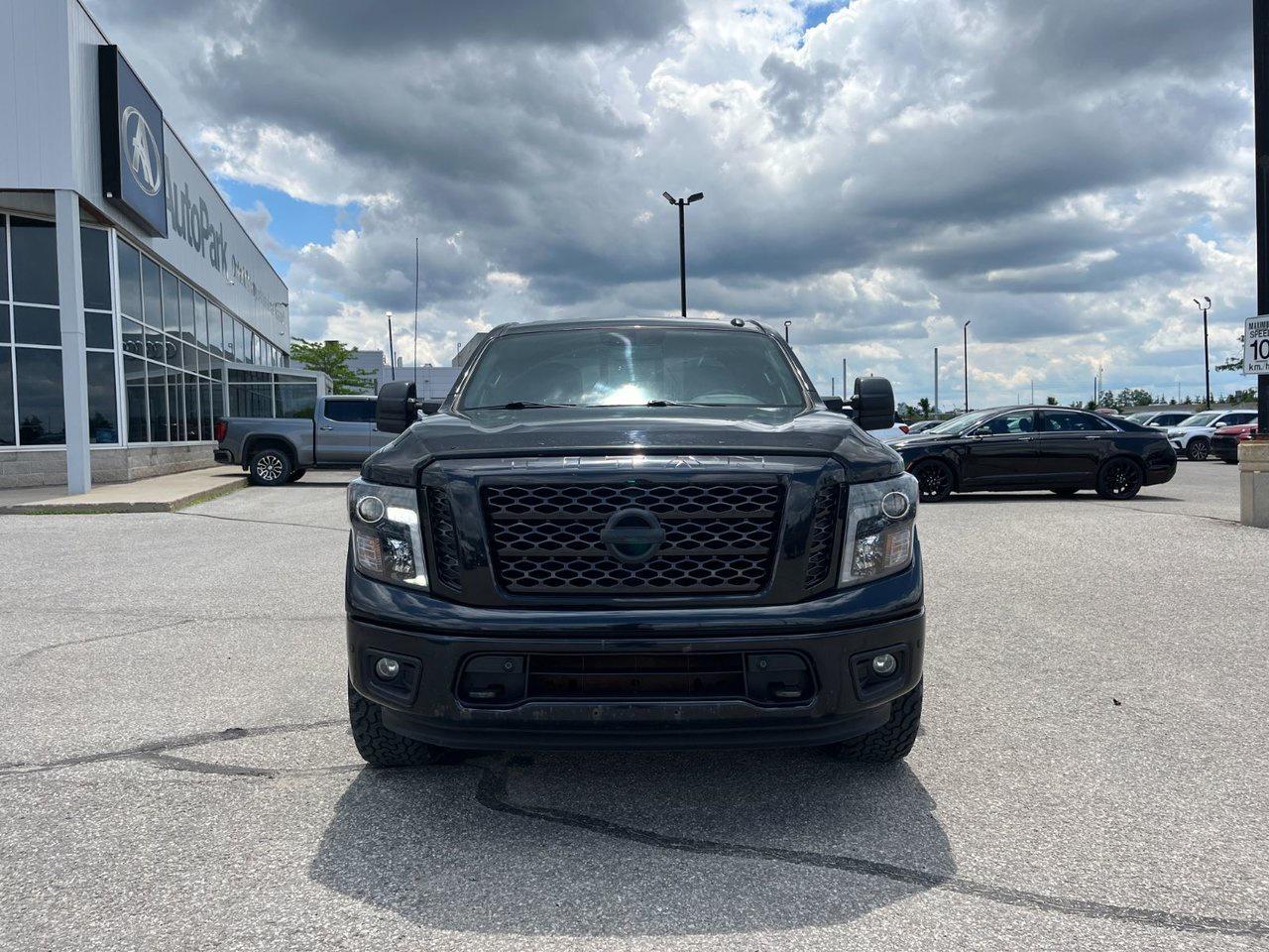 2019 Nissan Titan 4x4 Crew Cab SV Midnight Edition Photo