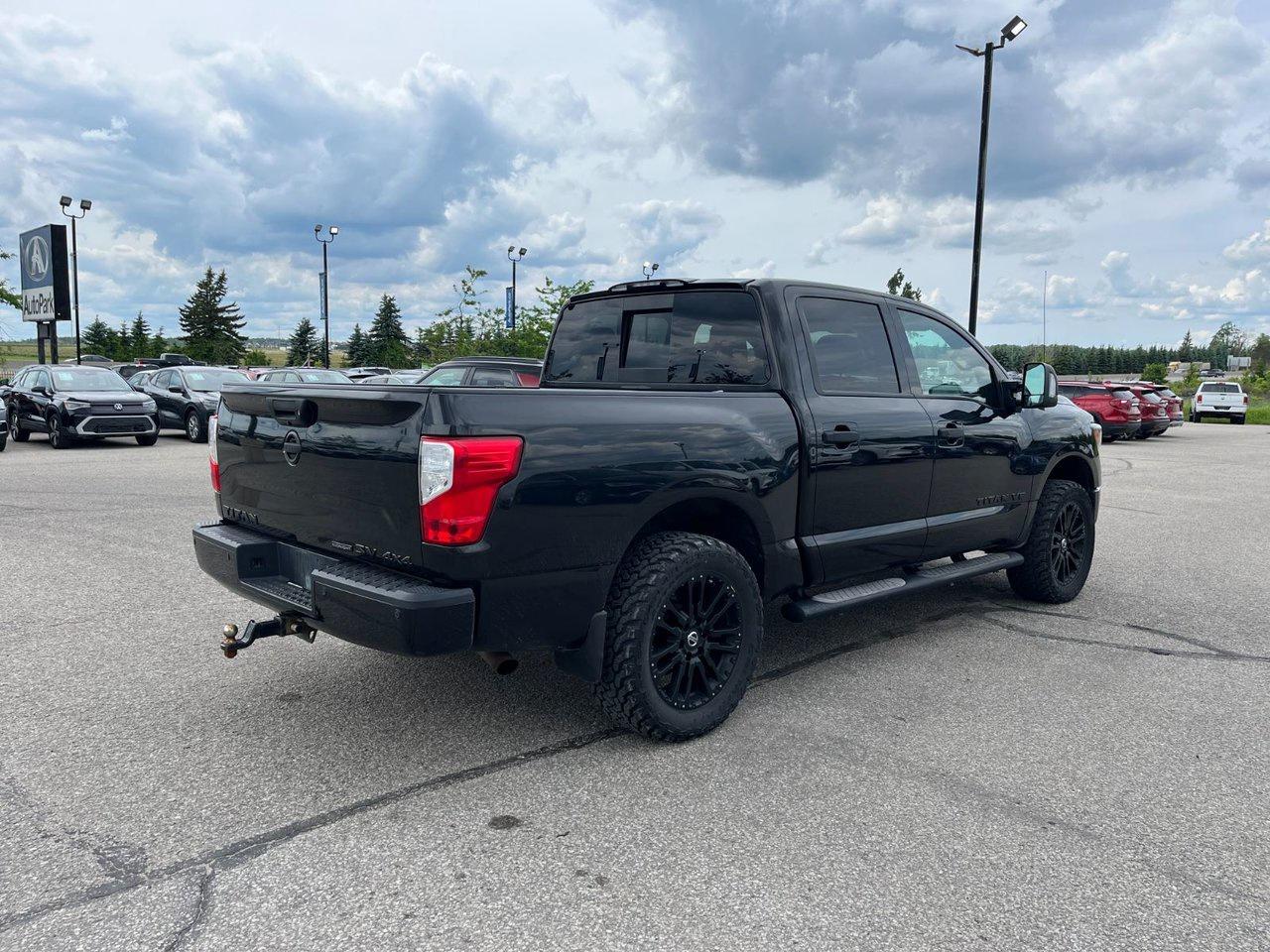 2019 Nissan Titan 4x4 Crew Cab SV Midnight Edition Photo