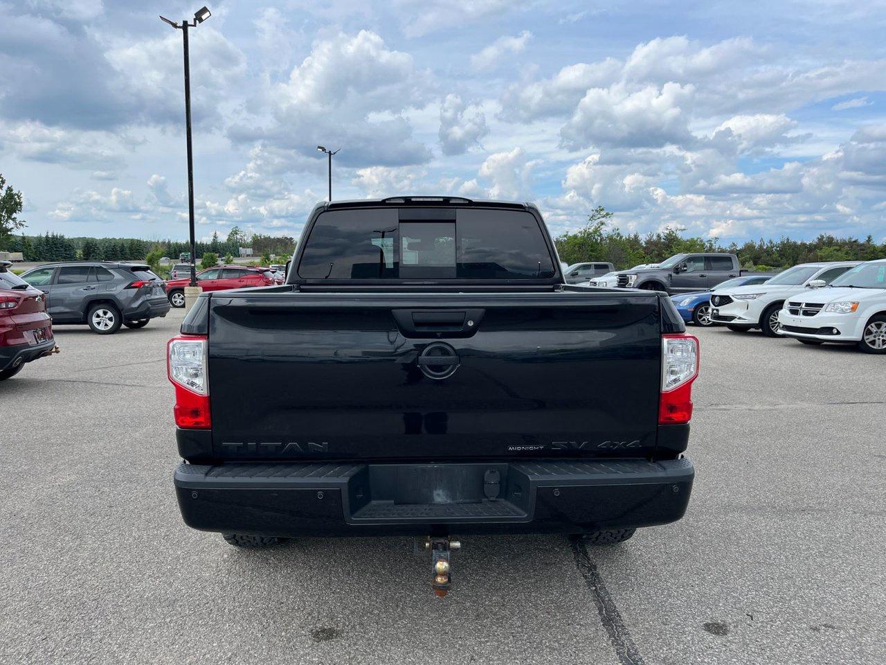 2019 Nissan Titan 4x4 Crew Cab SV Midnight Edition Photo