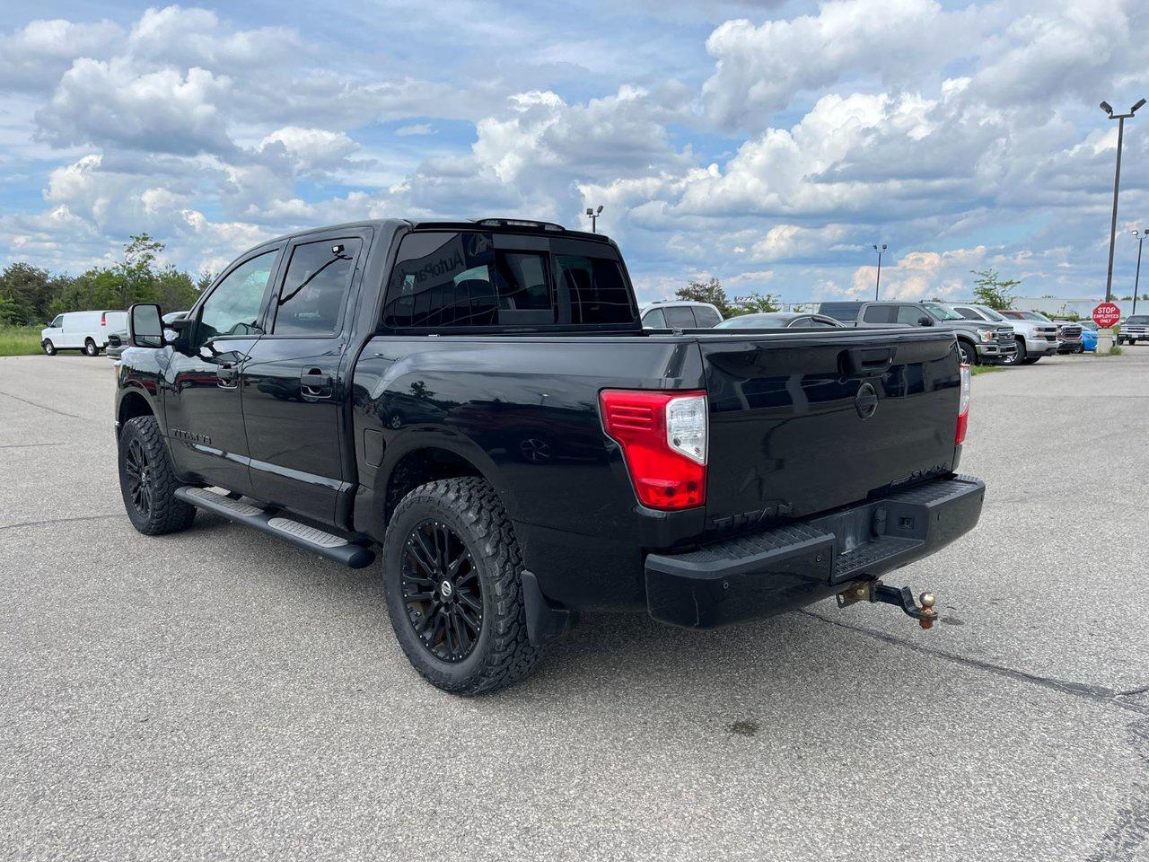 2019 Nissan Titan 4x4 Crew Cab SV Midnight Edition Photo