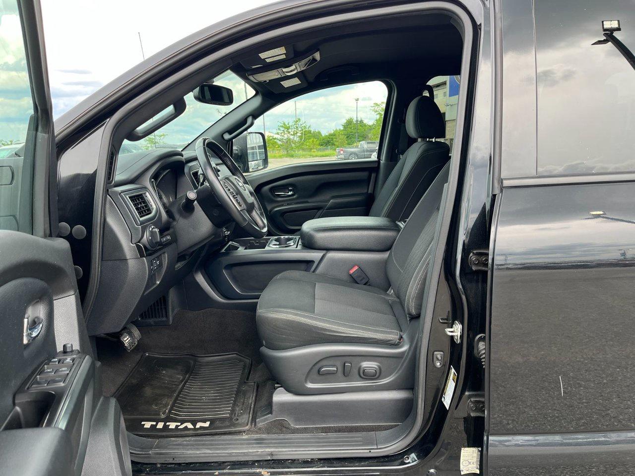 2019 Nissan Titan 4x4 Crew Cab SV Midnight Edition Photo