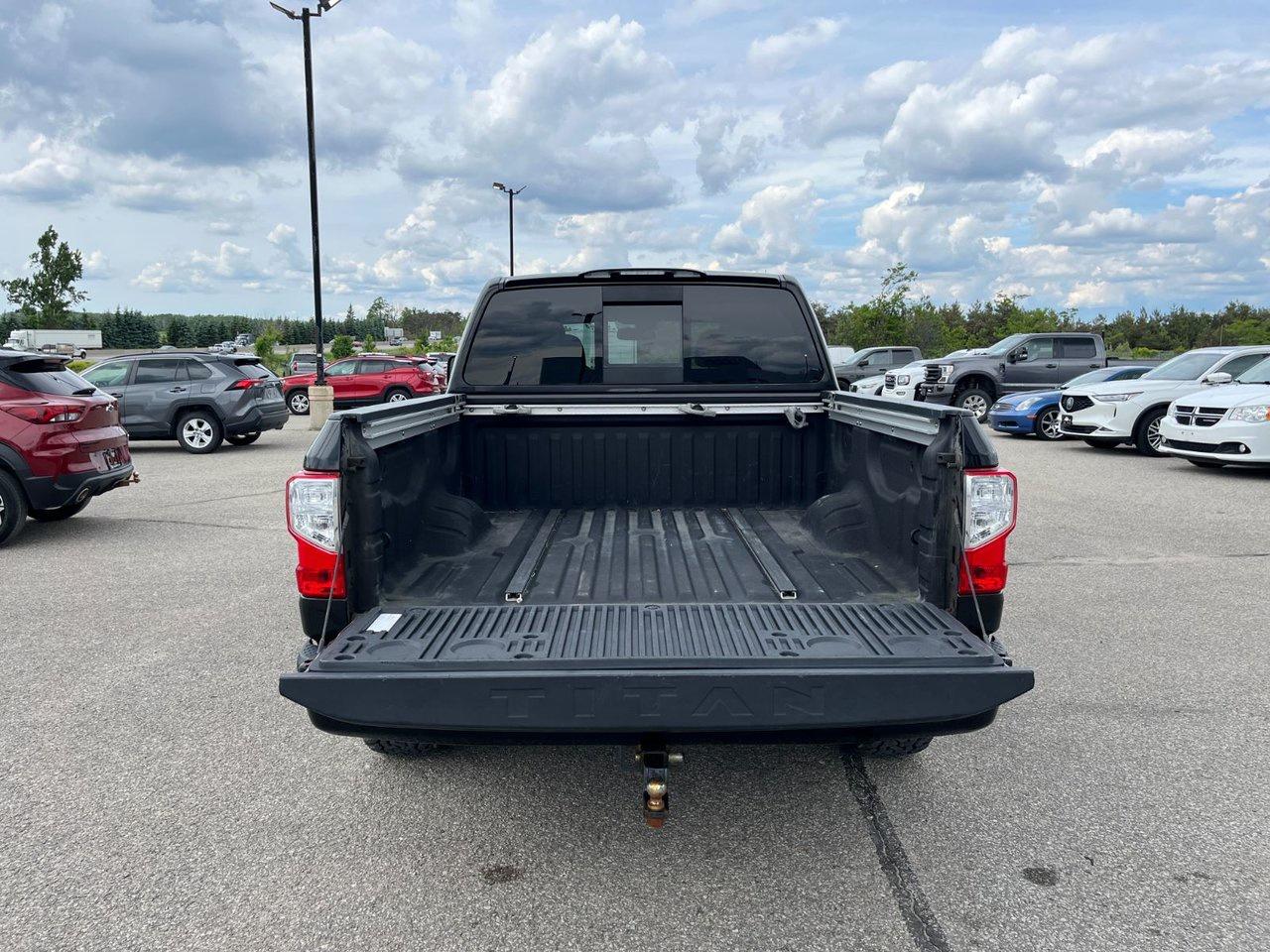 2019 Nissan Titan 4x4 Crew Cab SV Midnight Edition Photo