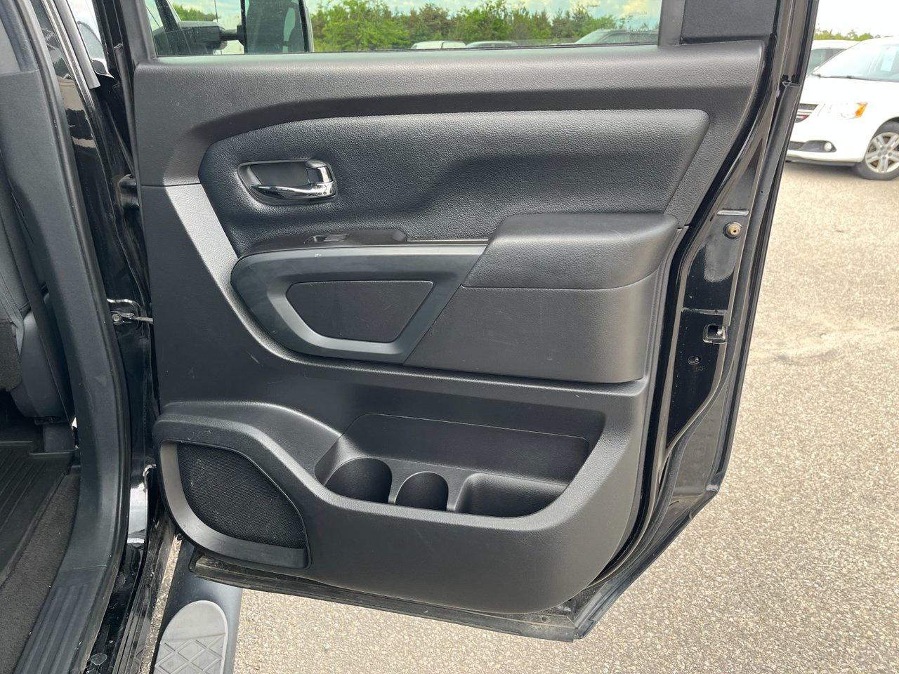 2019 Nissan Titan 4x4 Crew Cab SV Midnight Edition Photo