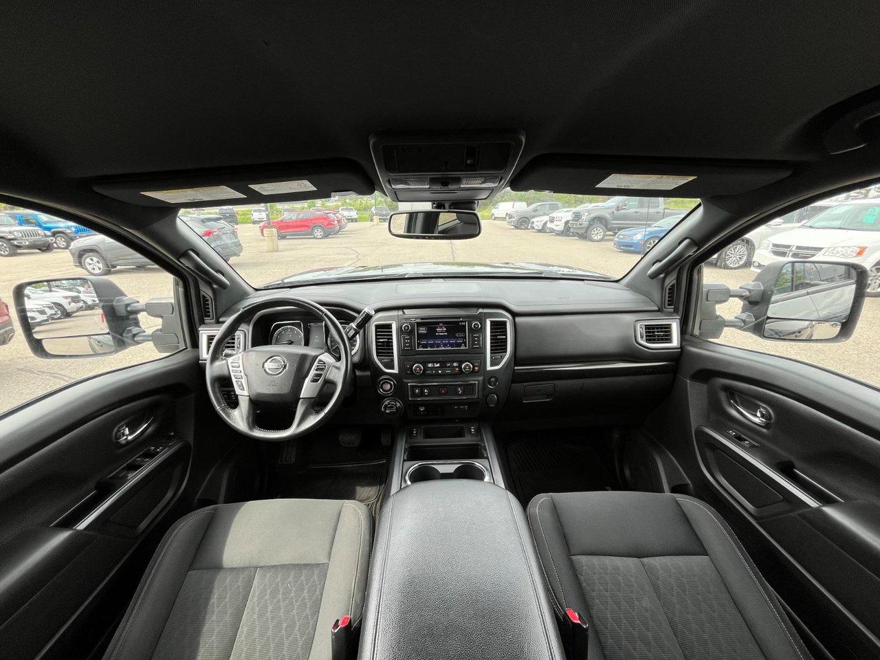2019 Nissan Titan 4x4 Crew Cab SV Midnight Edition Photo