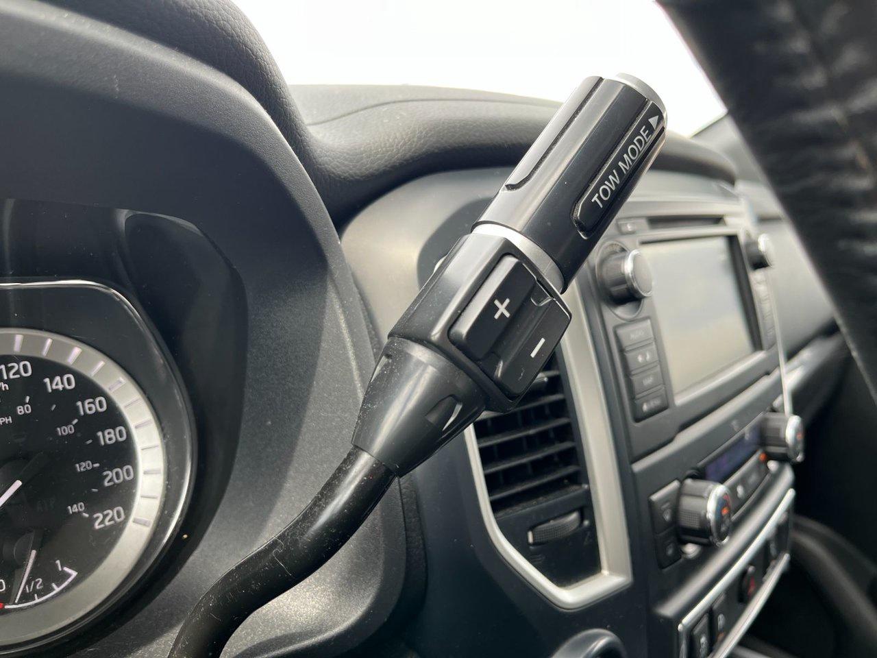 2019 Nissan Titan 4x4 Crew Cab SV Midnight Edition Photo