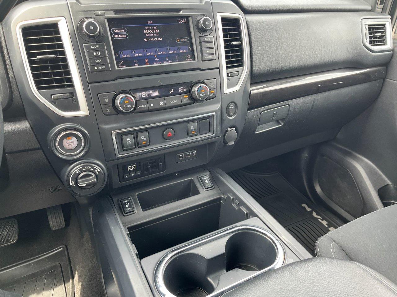 2019 Nissan Titan 4x4 Crew Cab SV Midnight Edition Photo