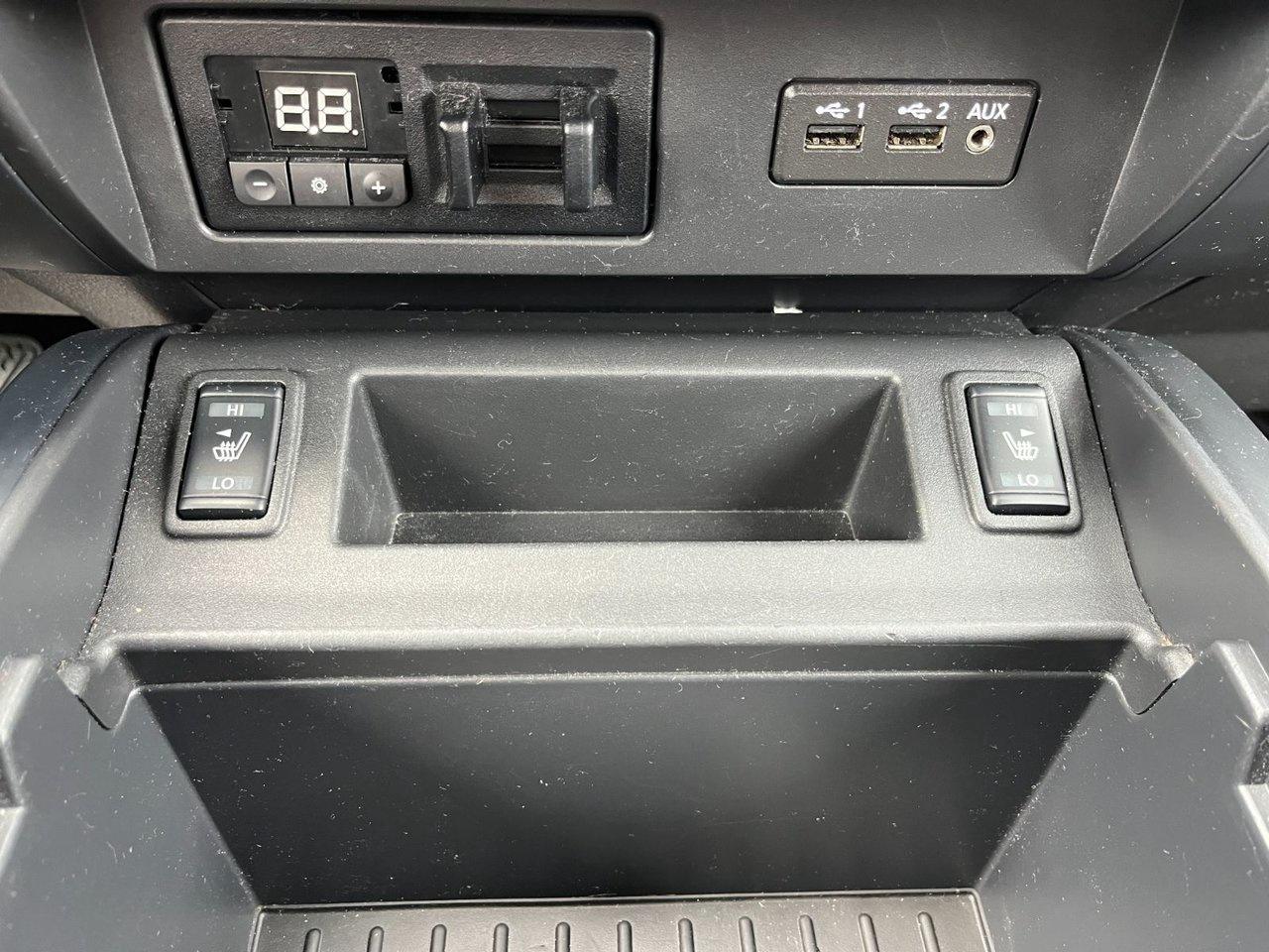 2019 Nissan Titan 4x4 Crew Cab SV Midnight Edition Photo