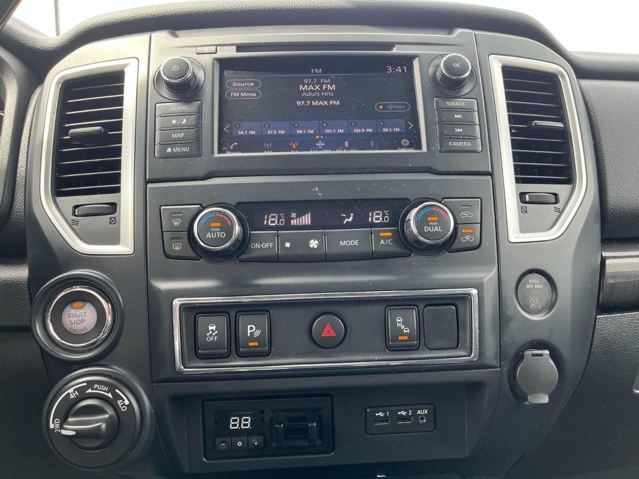 2019 Nissan Titan 4x4 Crew Cab SV Midnight Edition Photo