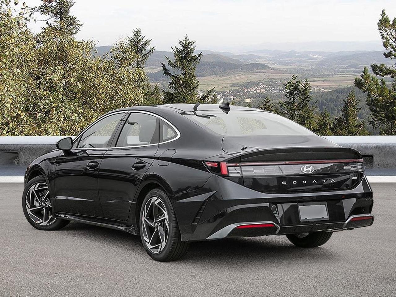 2025 Hyundai Sonata Preferred-Trend Photo3