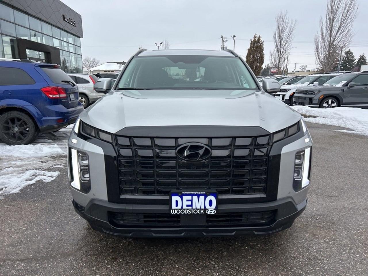 2025 Hyundai PALISADE Urban 7 Passenger Photo2