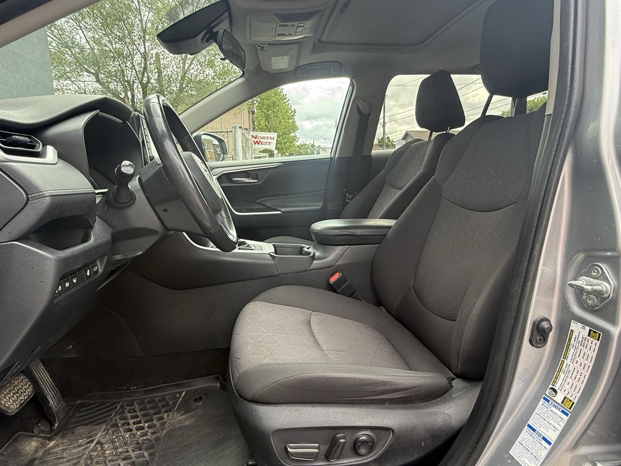 2021 Toyota RAV4 LE Photo