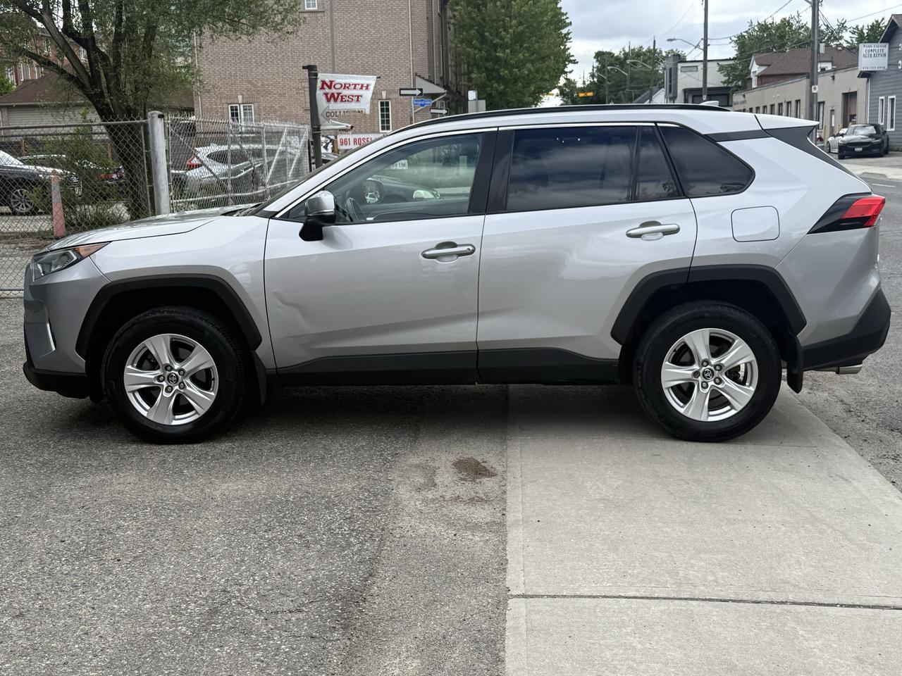 2021 Toyota RAV4 LE Photo