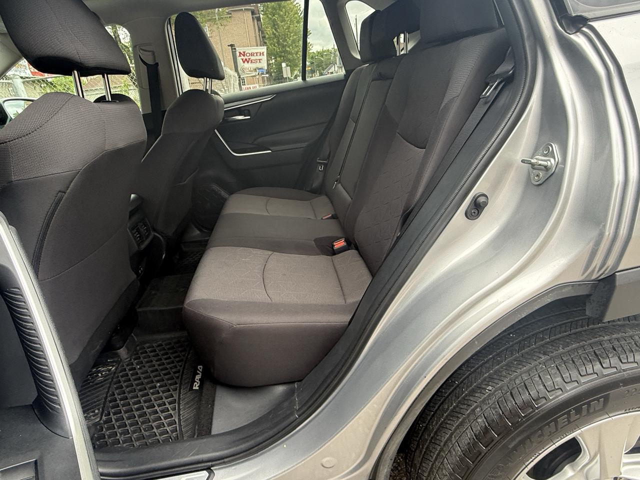 2021 Toyota RAV4 LE Photo