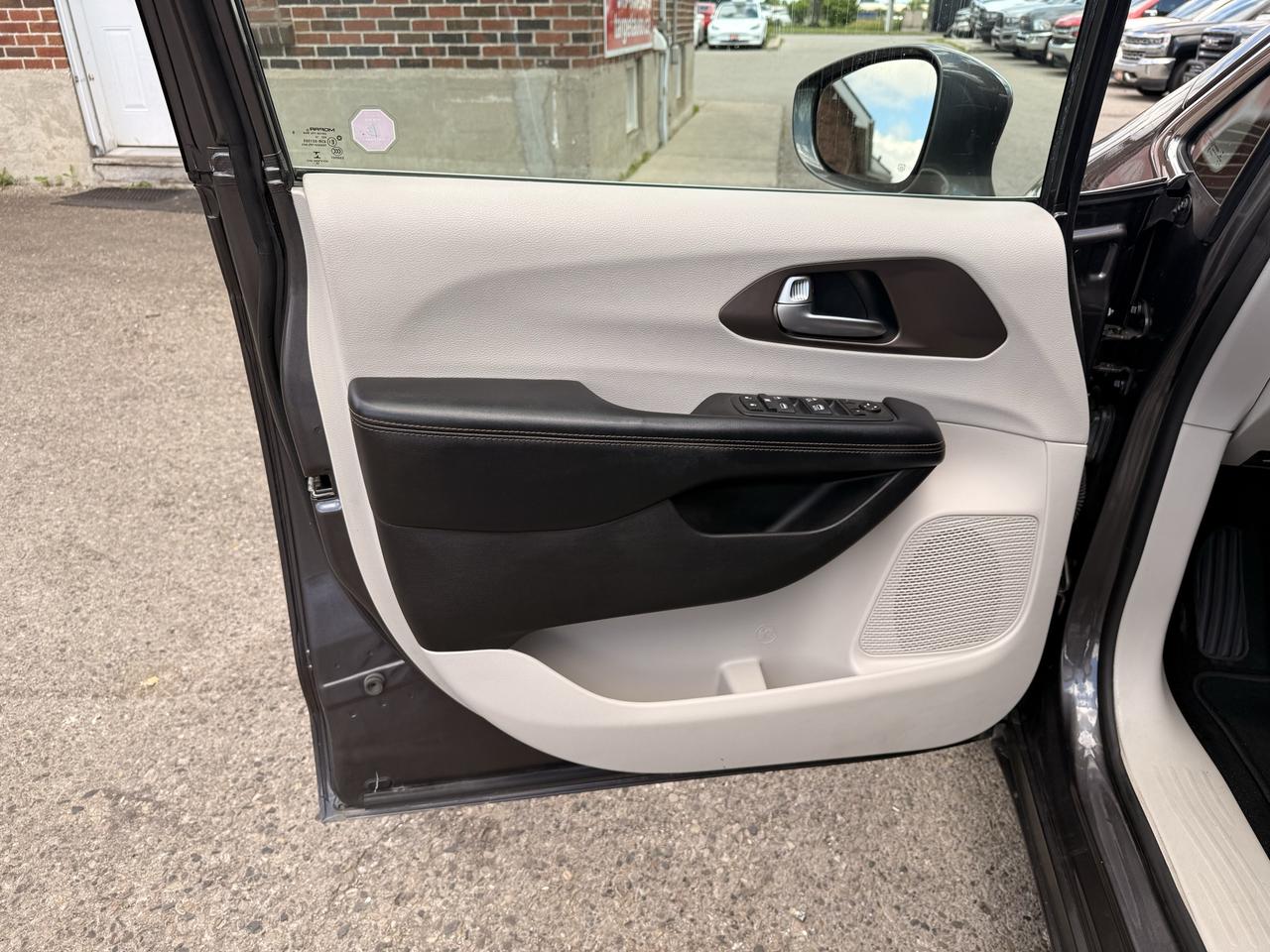 2019 Chrysler Pacifica Touring-L Photo