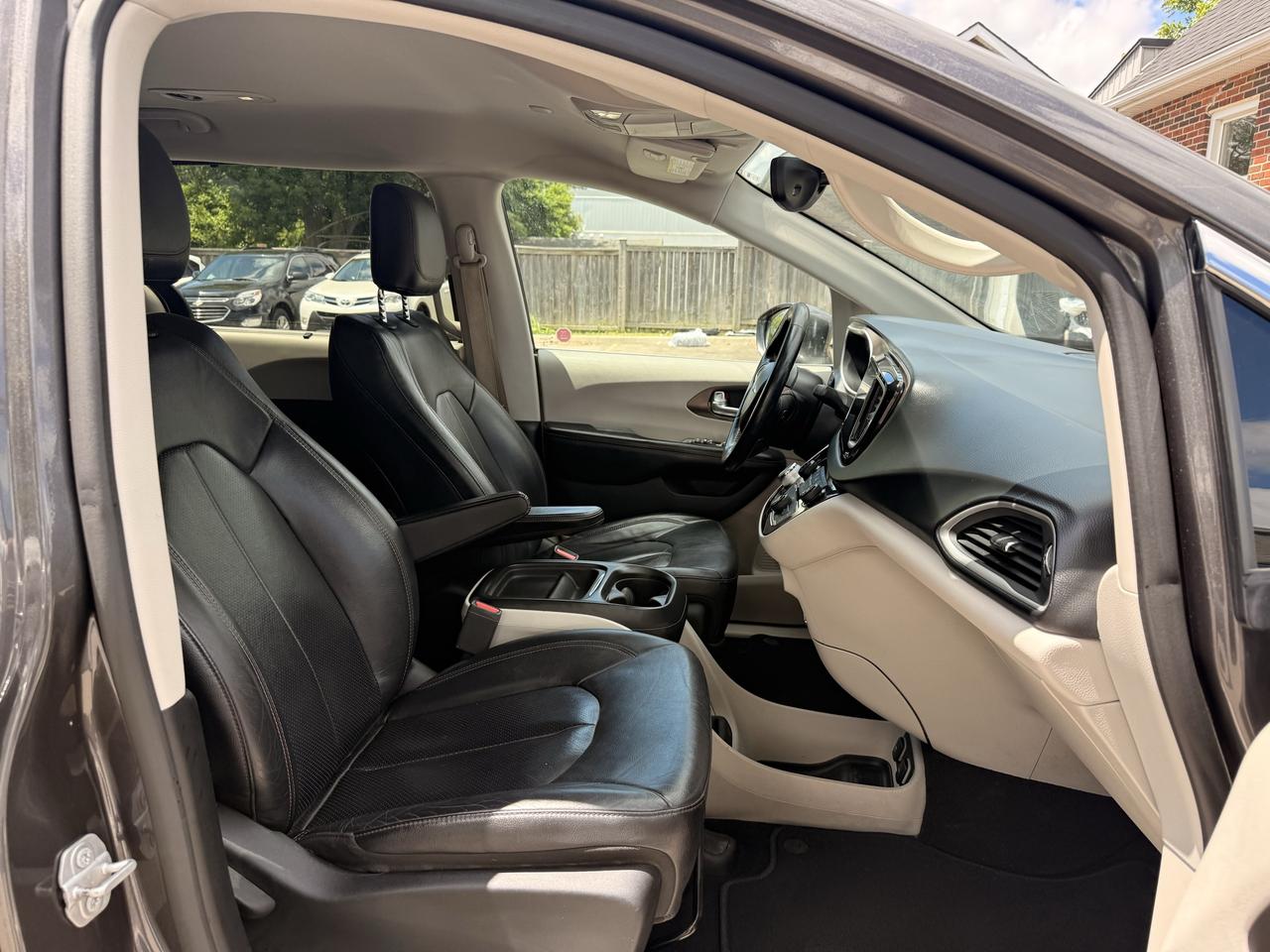 2019 Chrysler Pacifica Touring-L Photo