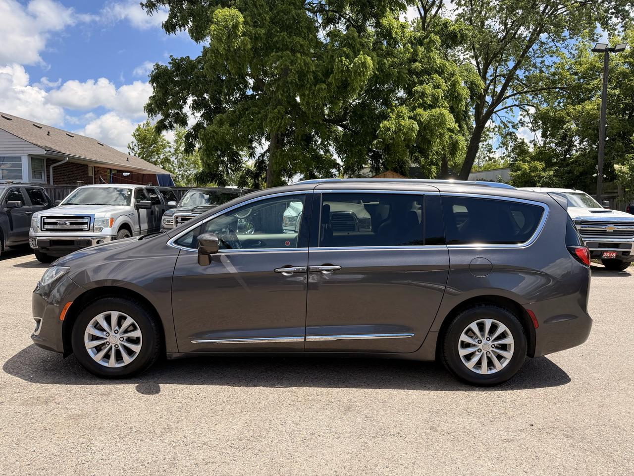 2019 Chrysler Pacifica Touring-L Photo3