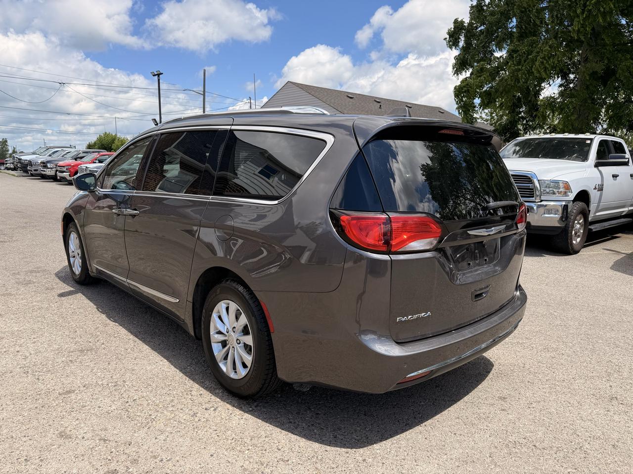 2019 Chrysler Pacifica Touring-L Photo4